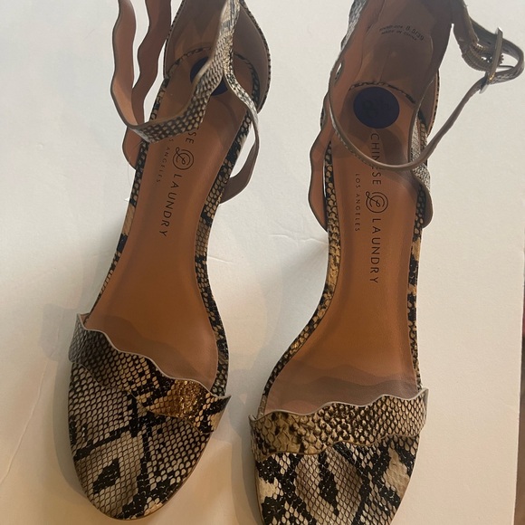 NIB Snake skin pattern heels - Picture 6 of 10